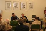 Matthias Spindler (links) und Gerhard Gräber bei der Vorstellung von "Die Pfalzbefreier" in der Stadtbibliothek in Pirmasens im Oktober 2005